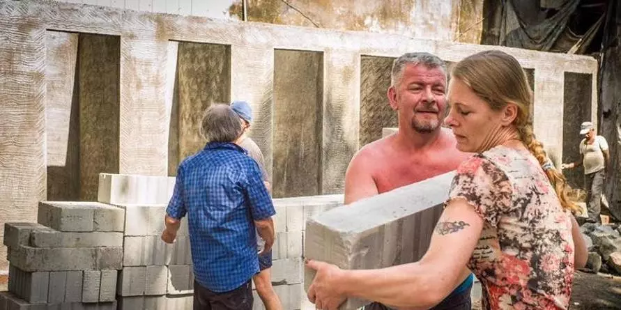 മുംബൈ സെന്ട്രല് സ്റ്റേഷനില് സ്ത്രീകള്ക്കായി കക്കൂസ് നിര്മിക്കാന് നോര്വെ സംഘം മുംബൈ സെന്ട്രല് സ്റ്റേഷനില് സ്ത്രീകള്ക്കായി കക്കൂസ് നിര്മിക്കാന് നോര്വെ സംഘം