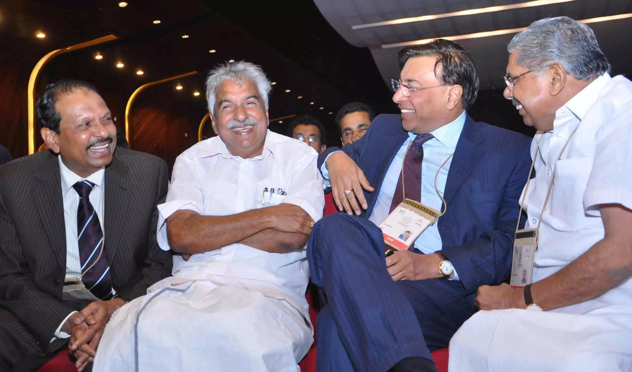 കെ.പി.സി.സി അധ്യക്ഷന്: ഉമ്മന് ചാണ്ടിയെ പിന്തുണച്ച് വയലാര് രവി കെ.പി.സി.സി അധ്യക്ഷന്: ഉമ്മന് ചാണ്ടിയെ പിന്തുണച്ച് വയലാര് രവി