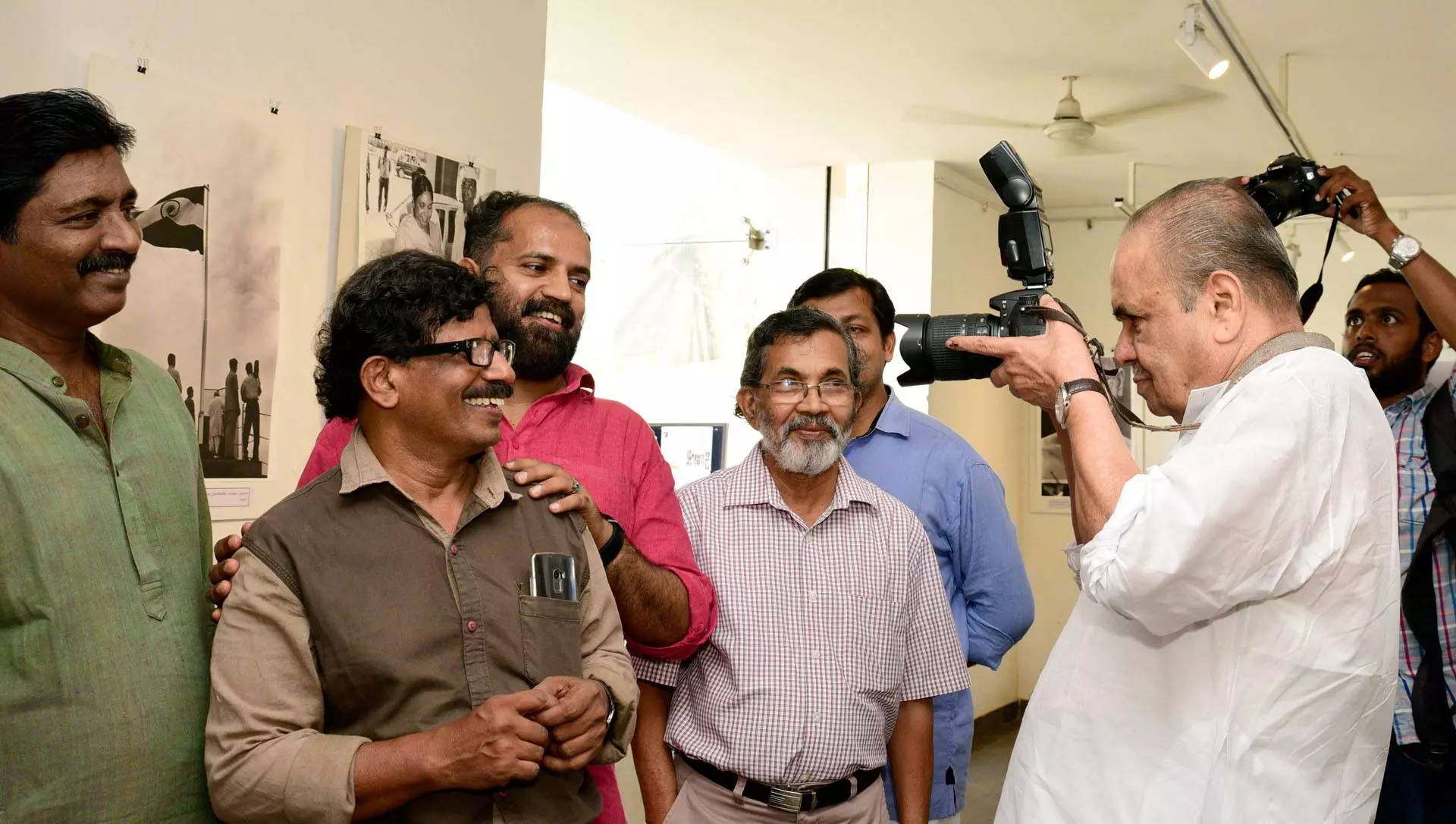 ഇന്ത്യന് രാഷ്ട്രീയത്തിലെ നിര്ണ്ണായക മുഹൂര്ത്തങ്ങളുമായി പി മുസ്തഫയുടെ ഫോട്ടോ പ്രദര്ശനം ഇന്ത്യന് രാഷ്ട്രീയത്തിലെ നിര്ണ്ണായക മുഹൂര്ത്തങ്ങളുമായി പി മുസ്തഫയുടെ ഫോട്ടോ പ്രദര്ശനം