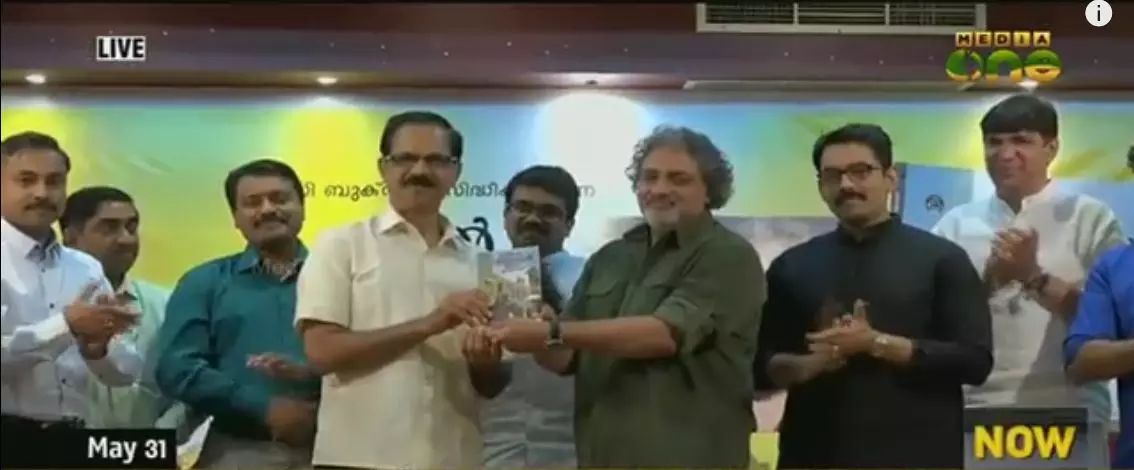 മണല്‍ മഞ്ഞയില്‍ നിന്ന് ഇലപ്പച്ചയിലേക്ക്; പ്രവാസ കഥകള്‍ പ്രകാശനം ചെയ്തു