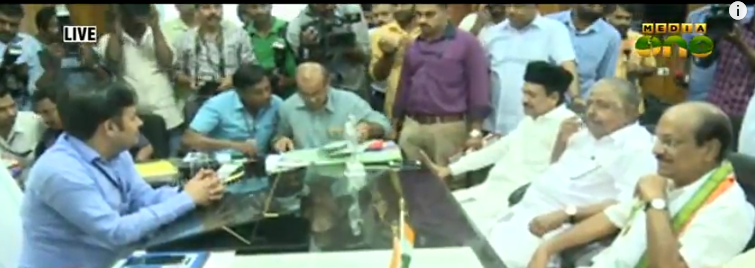 കുഞ്ഞാലിക്കുട്ടി  നാമനിര്‍ദേശ പത്രിക സമര്‍പ്പിച്ചു