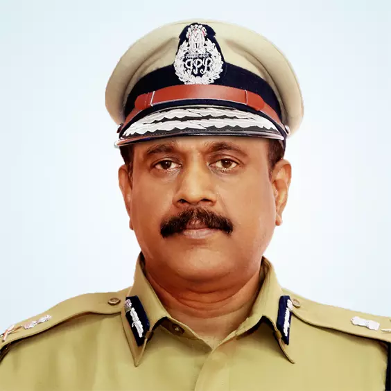 നട്ടെല്ല് നിവര്‍ന്നു നില്‍ക്കുമെന്ന് ടി പി സെന്‍കുമാര്‍ ഫെയ്സ്ബുക്കില്‍