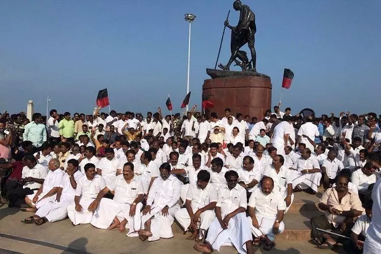 തമിഴ്നാട് സ്പീക്കര്ക്കെതിരായ അവിശ്വാസപ്രമേയം പരാജയപ്പെട്ടു തമിഴ്നാട് സ്പീക്കര്ക്കെതിരായ അവിശ്വാസപ്രമേയം പരാജയപ്പെട്ടു