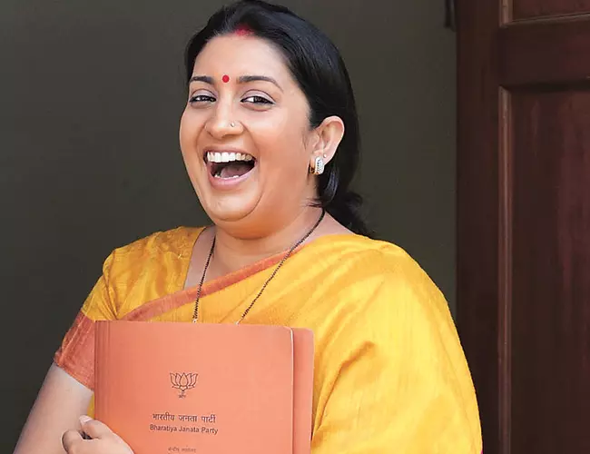 സ്മൃതി ഇറാനിയെ പിന്തുടർന്ന ദൽഹി യൂണിവേഴ്സിറ്റി വിദ്യാർഥികള് അറസ്റ്റില് സ്മൃതി ഇറാനിയെ പിന്തുടർന്ന ദൽഹി യൂണിവേഴ്സിറ്റി വിദ്യാർഥികള് അറസ്റ്റില്