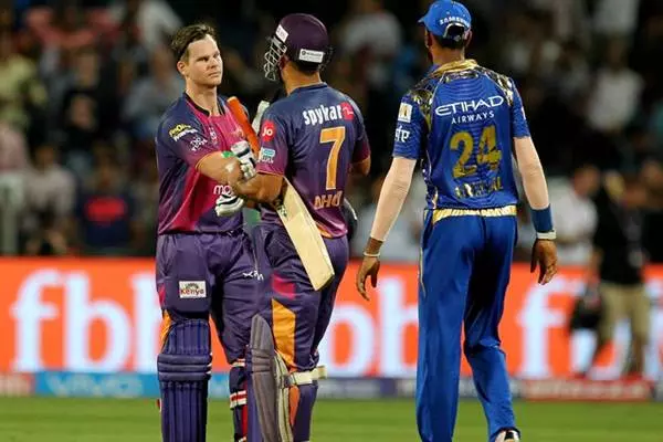 സ്മിത്തിന്റെ സൂപ്പര് ഫിനിഷിങ്, ധോണിയെ കൊട്ടി പൂനെ ഉടമയുടെ സഹോദരന് സ്മിത്തിന്റെ സൂപ്പര് ഫിനിഷിങ്, ധോണിയെ കൊട്ടി പൂനെ ഉടമയുടെ സഹോദരന്