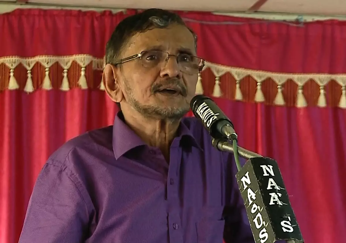 ആറില് കൂടുതല് ആളുകളെ കണ്ടാല് പേടിയെങ്കില് ഡിജിപിക്ക് കൌണ്സിലിങ് നല്കണം ആറില് കൂടുതല് ആളുകളെ കണ്ടാല് പേടിയെങ്കില് ഡിജിപിക്ക് കൌണ്സിലിങ് നല്കണം