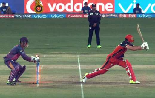 ധോണിയുടെ  മിന്നല്‍ സ്റ്റമ്പിങ് വീണ്ടും: ഇത്തവണത്തെ ഇര ഡിവില്ലിയേഴ്‌സ്    