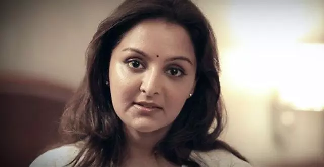 എം എം മണിയുടെ പ്രസ്താവനയിലെ ദുർഗന്ധം നാടിനെ നാണം കെടുത്തുന്നു: മഞ്ജു വാര്യര് എം എം മണിയുടെ പ്രസ്താവനയിലെ ദുർഗന്ധം നാടിനെ നാണം കെടുത്തുന്നു: മഞ്ജു വാര്യര്