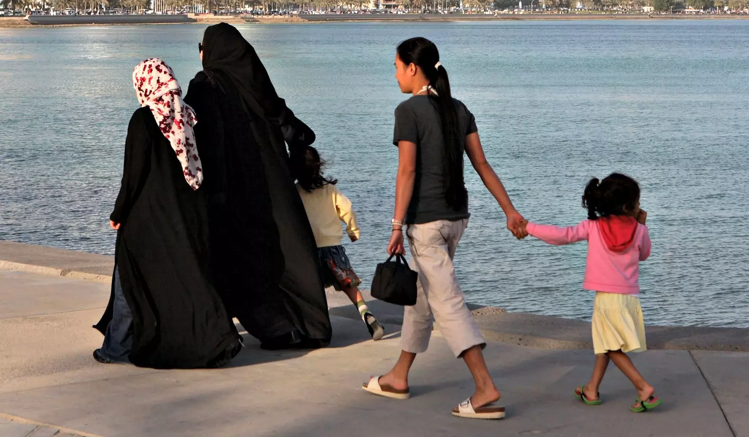 ഖത്തറില്‍ ഗാര്‍ഹിക ജോലിക്കാരുടെ ശമ്പളവും ഇനി ബാങ്ക് വഴി