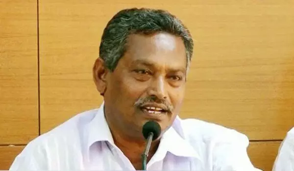 പൊമ്പിളൈ ഒരുമൈക്കൊപ്പം കോണ്ഗ്രസ് സമരത്തിനില്ലെന്ന് എ കെ മണി പൊമ്പിളൈ ഒരുമൈക്കൊപ്പം കോണ്ഗ്രസ് സമരത്തിനില്ലെന്ന് എ കെ മണി