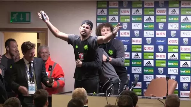 ചെല്‍സി പരിശീലകനെ വാര്‍ത്താസമ്മേളനത്തിനിടെ തട്ടിക്കൊണ്ടുപോയി