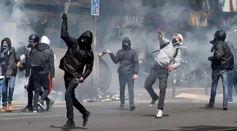 ഫ്രാന്‍സില്‍ ഇരു സ്ഥാനാര്‍ഥികള്‍ക്കുമെതിരെ വിദ്യാര്‍ഥി പ്രതിഷേധം