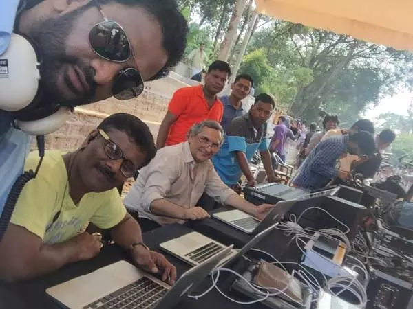 പൂരം ഒപ്പിയെടുക്കാന് റസൂല് പൂക്കുട്ടിയും പടയും തൃശൂരില് പൂരം ഒപ്പിയെടുക്കാന് റസൂല് പൂക്കുട്ടിയും പടയും തൃശൂരില്