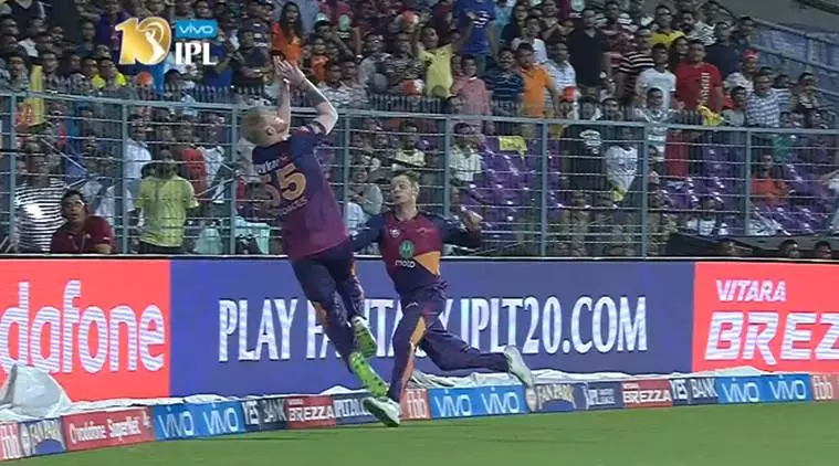 ബൗണ്ടറി ലൈനിന് മുകളിലെ കൂട്ടിയിടി ബൗണ്ടറി ലൈനിന് മുകളിലെ കൂട്ടിയിടി