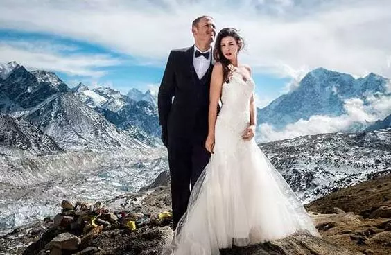 എവറസ്റ്റിന് മുകളില്‍ ഒരു മാംഗല്യം