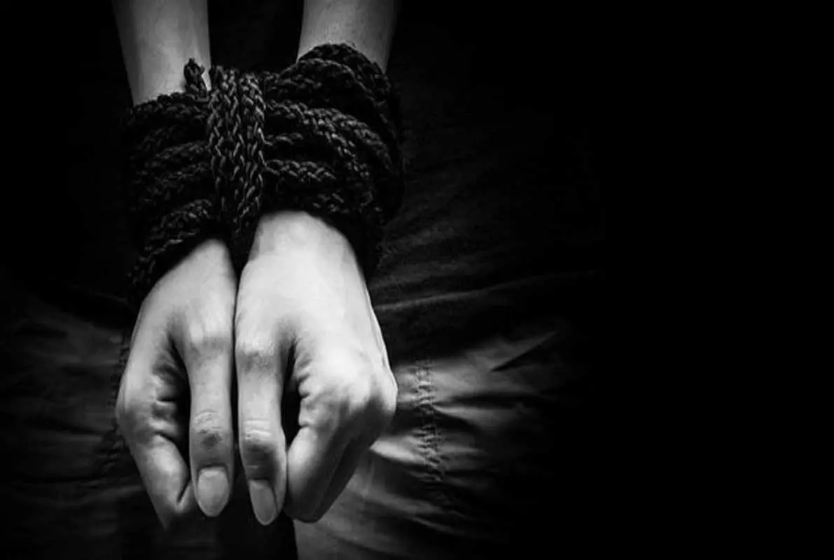 അച്ഛനില്‍ നിന്ന് പണം തട്ടാന്‍ മകളുടെ തട്ടിക്കൊണ്ടുപോകല്‍ നാടകം