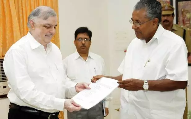 കണ്ണൂര് കൊലപാതകത്തില് മുഖ്യമന്ത്രി ഗവര്ണര്ക്ക് വിശദീകരണം നല്കി കണ്ണൂര് കൊലപാതകത്തില് മുഖ്യമന്ത്രി ഗവര്ണര്ക്ക് വിശദീകരണം നല്കി