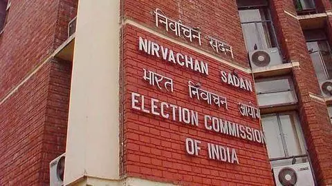 ഇവിഎം ഹാക്കത്തോണ് : പ്രതിപക്ഷ പാര്ട്ടികള് രണ്ടുതട്ടില് ഇവിഎം ഹാക്കത്തോണ് : പ്രതിപക്ഷ പാര്ട്ടികള് രണ്ടുതട്ടില്