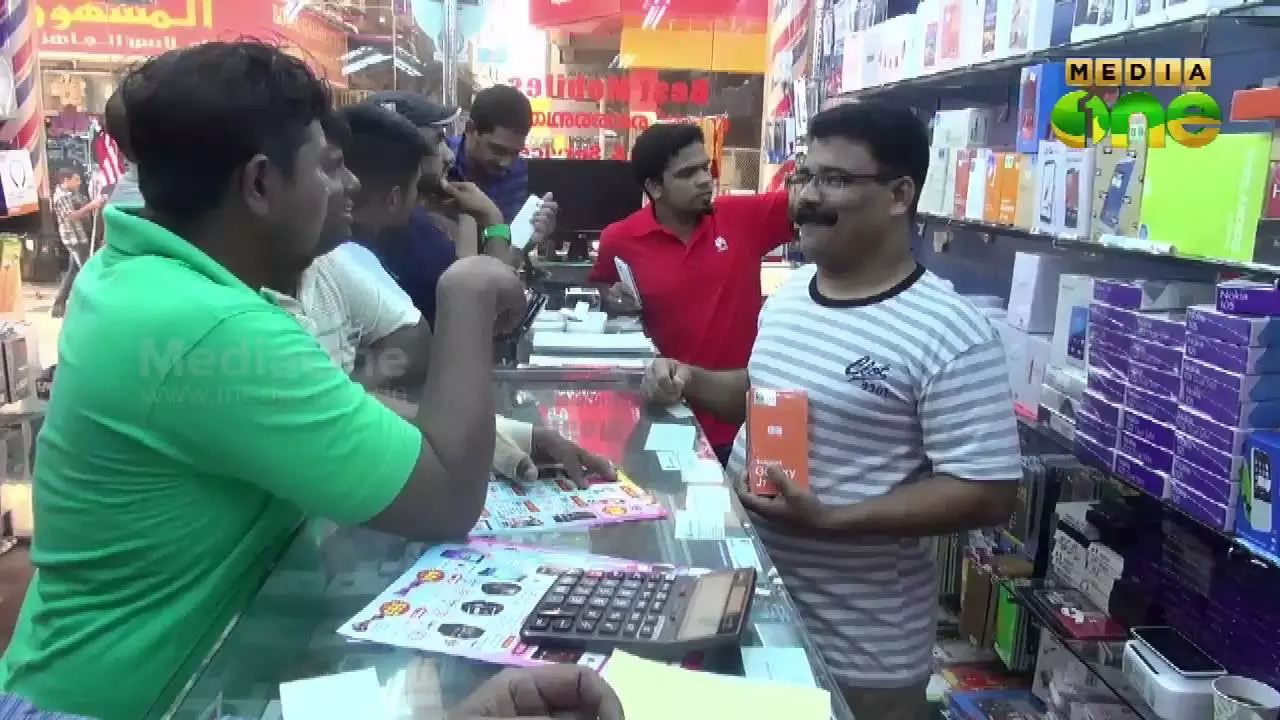 സൌദിയില് മൊബൈല് ഫോണ് വിപണിയിലെ സമ്പൂര്ണ്ണ സ്വദേശിവത്കരണം ഫലം കണ്ടില്ലെന്ന് ആക്ഷേപം സൌദിയില് മൊബൈല് ഫോണ് വിപണിയിലെ സമ്പൂര്ണ്ണ സ്വദേശിവത്കരണം ഫലം കണ്ടില്ലെന്ന് ആക്ഷേപം