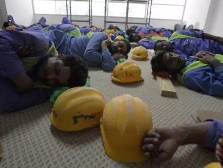 യുഎഇ തൊഴിലാളികൾക്ക് അനുവദിച്ച ഉച്ചവിശ്രമം വ്യാഴാഴ്ച മുതൽ ആരംഭിക്കും യുഎഇ തൊഴിലാളികൾക്ക് അനുവദിച്ച ഉച്ചവിശ്രമം വ്യാഴാഴ്ച മുതൽ ആരംഭിക്കും