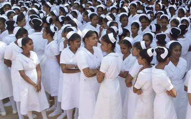 തൃശൂരില് നഴ്സുമാര് പണിമുടക്ക് സമരത്തില് തൃശൂരില് നഴ്സുമാര് പണിമുടക്ക് സമരത്തില്