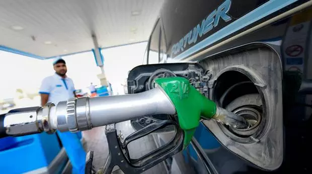 യുഎഇയില്‍ ഇന്ധനവില കുറച്ചു
