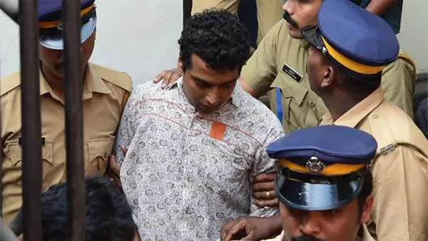 പള്‍സര്‍ പൊലീസ് കസ്റ്റഡിയില്‍