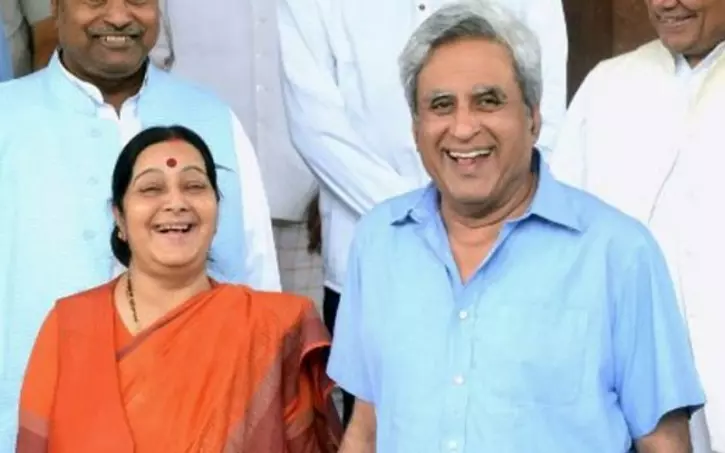 സുഷമയുടെ ശമ്പളവും എന്റെ വയസും ചോദിക്കരുത്..കുറിക്ക് കൊള്ളുന്ന മറുപടിയുമായി സ്വരാജ് കൌശല് സുഷമയുടെ ശമ്പളവും എന്റെ വയസും ചോദിക്കരുത്..കുറിക്ക് കൊള്ളുന്ന മറുപടിയുമായി സ്വരാജ് കൌശല്