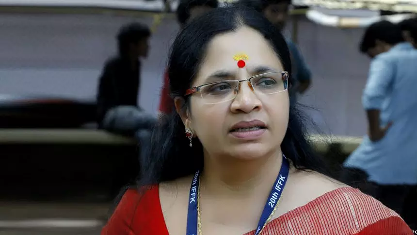 ഉള്ളിലെ തീ അണയാതെ മരണംവരെ ഞാനിതിന് വേണ്ടി പോരാടും..അവള് എന്നോട് പറഞ്ഞു ഉള്ളിലെ തീ അണയാതെ മരണംവരെ ഞാനിതിന് വേണ്ടി പോരാടും..അവള് എന്നോട് പറഞ്ഞു