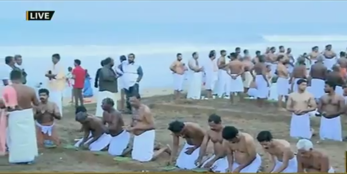 ഇന്ന് കര്‍ക്കിടകത്തിലെ കറുത്ത വാവ്; ബലിതര്‍പ്പണത്തിന് ആയിരങ്ങള്‍