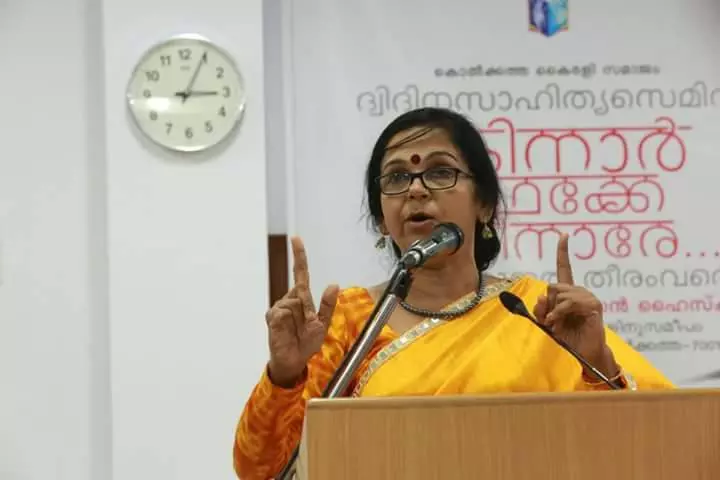 കുറച്ചു നാളത്തേക്കെങ്കിലും ഞങ്ങളുടെ കണ്വെട്ടത്തു നിന്ന് മാറി നില്ക്കുക; താരങ്ങളോട് ശാരദക്കുട്ടി കുറച്ചു നാളത്തേക്കെങ്കിലും ഞങ്ങളുടെ കണ്വെട്ടത്തു നിന്ന് മാറി നില്ക്കുക; താരങ്ങളോട് ശാരദക്കുട്ടി