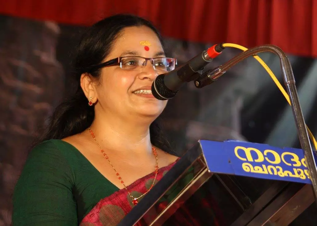 പീഡനമെന്നത് താങ്കള്ക്കൊരു തമാശയാണോ? നടിയെ അധിക്ഷേപിച്ച പിസി ജോര്ജ്ജിനെതിരെ ഭാഗ്യലക്ഷ്മി പീഡനമെന്നത് താങ്കള്ക്കൊരു തമാശയാണോ? നടിയെ അധിക്ഷേപിച്ച പിസി ജോര്ജ്ജിനെതിരെ ഭാഗ്യലക്ഷ്മി