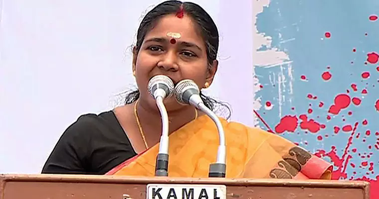 പ്രകോപന പ്രസംഗം: ശോഭാ സുരേന്ദ്രനെതിരെ വധഭീഷണിക്ക് കേസെടുക്കണമെന്ന് പരാതി പ്രകോപന പ്രസംഗം: ശോഭാ സുരേന്ദ്രനെതിരെ വധഭീഷണിക്ക് കേസെടുക്കണമെന്ന് പരാതി