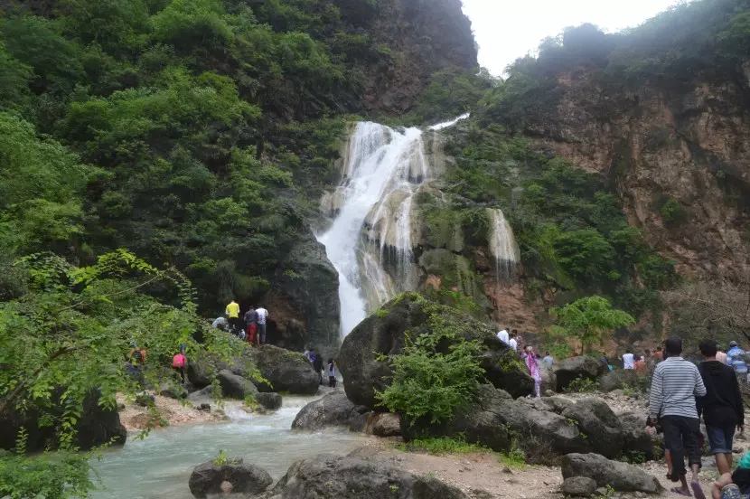 സലാലയിലേക്ക് വിനോദസഞ്ചാരികളുടെ ഒഴുക്ക് സലാലയിലേക്ക് വിനോദസഞ്ചാരികളുടെ ഒഴുക്ക്