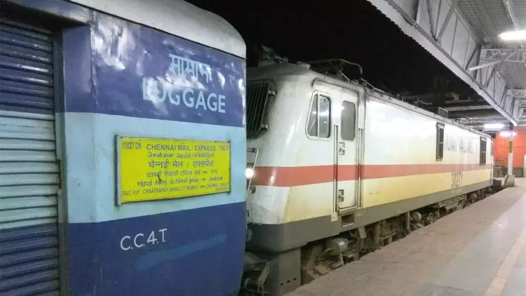 തിരുവനന്തപുരത്ത് ഒാടിക്കൊണ്ടിരിക്കെ ട്രെയിൻ എഞ്ചിൻ വേർപ്പെട്ടു