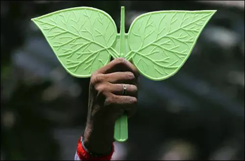 തമിഴ്‌നാട്ടിലെ രാഷ്ട്രീയ പ്രതിസന്ധി തുടരുന്നു