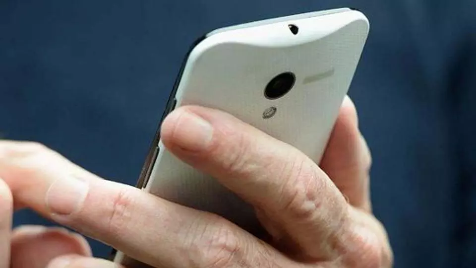 ആധാറുമായി ബന്ധിപ്പിക്കാത്ത സിം കാര്‍ഡുകള്‍ റദ്ദാക്കും