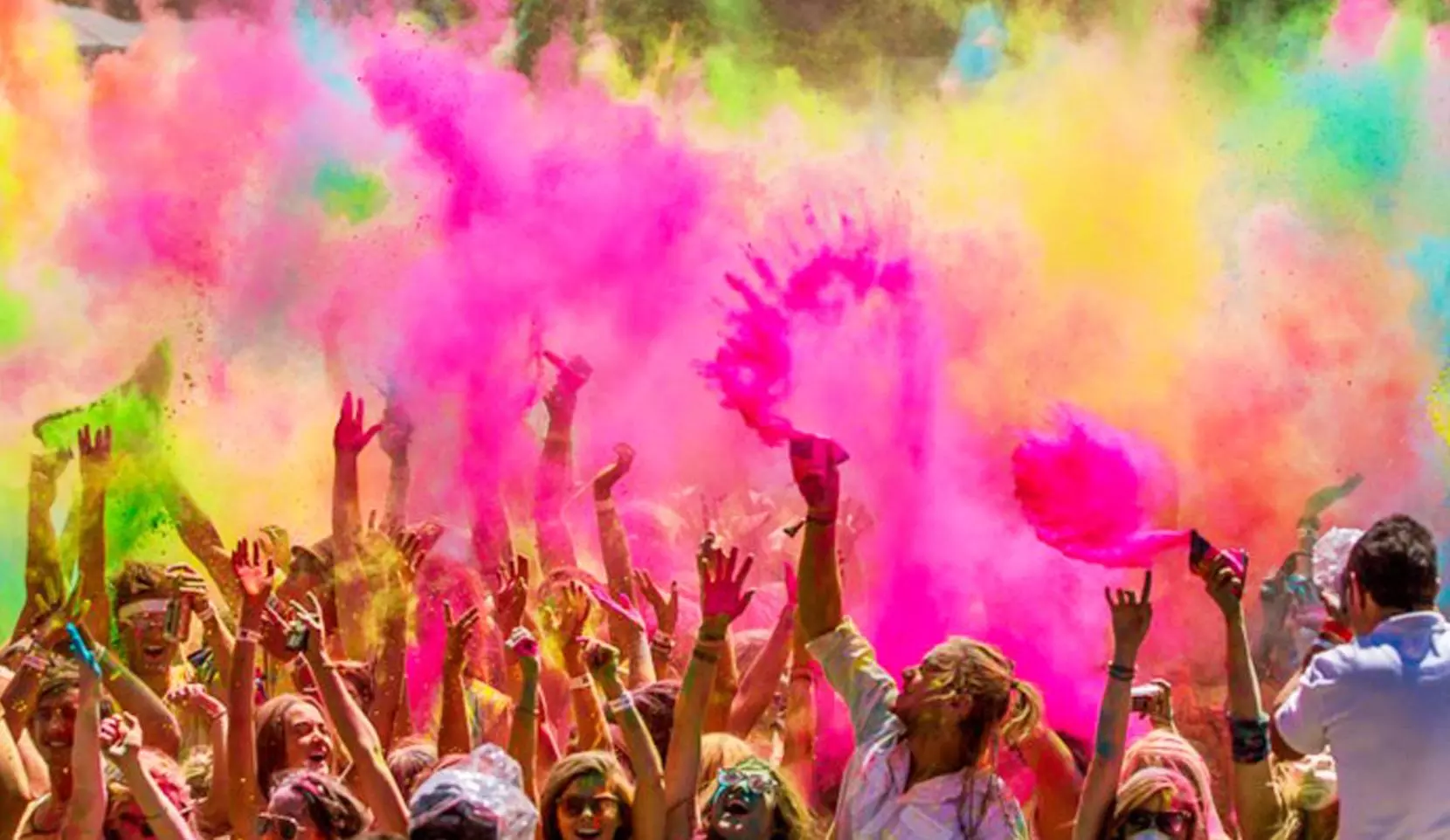 വര്‍ണങ്ങള്‍ വാരിവിതറി കേരളം