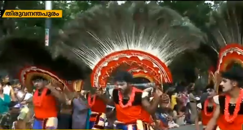 സര്‍ക്കാരിന്റെ ഓണാഘോഷത്തിന് വര്‍ണ്ണാഭമായ സമാപനം