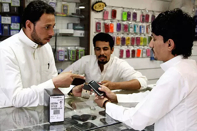 മൊബൈല്‍ കടകളിലെ സ്വദേശിവല്‍ക്കരണം: തൊഴില്‍ വകുപ്പ് പരിശോധന ശക്തമാക്കി