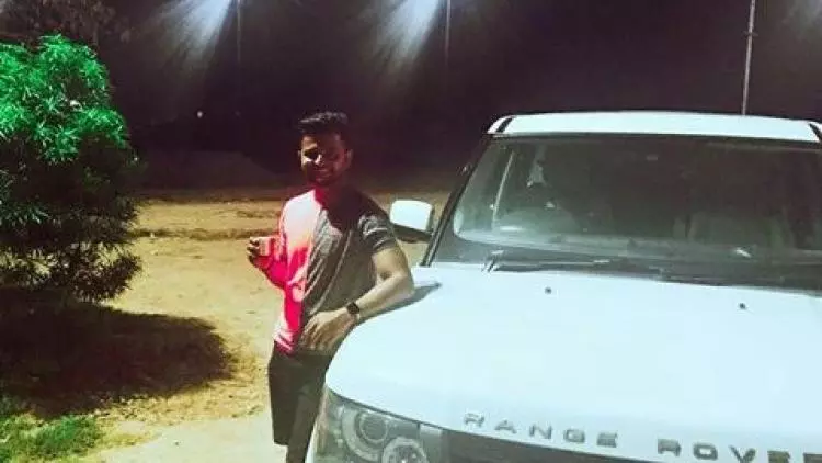 റെയ്ന സഞ്ചരിച്ച കാര് അപകടത്തില്പ്പെട്ടു റെയ്ന സഞ്ചരിച്ച കാര് അപകടത്തില്പ്പെട്ടു