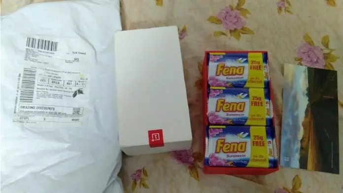 ആമസോണില്‍ ഫോണ്‍ ഓര്‍ഡര്‍ ചെയ്തു, കിട്ടിയത് മൂന്ന് സോപ്പ്