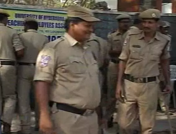 ഹൈദരാബാദ് സര്‍വകലാശാലയില്‍ വിദ്യാര്‍ഥികള്‍ കലാപമുണ്ടാക്കാന്‍ ശ്രമിച്ചെന്ന് എഫ്ഐആര്‍