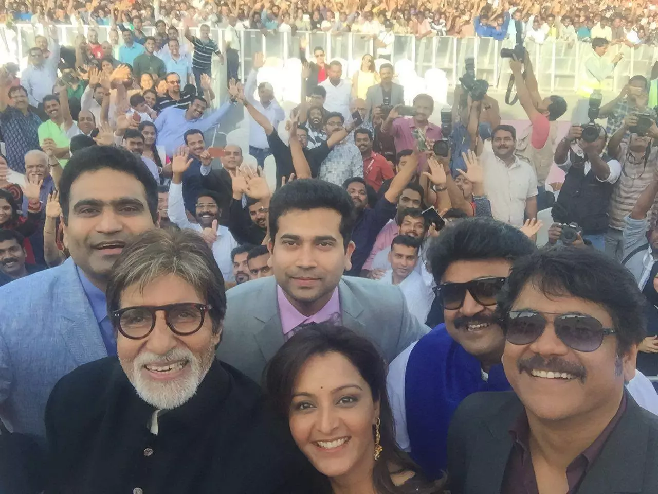 കല്യാണ് ജ്വല്ലേഴ്സ് ഉദ്ഘാടനത്തിനായി ബിഗ് ബിയും മഞ്ജുവും ഉള്പ്പെടെ താരനിര ഖത്തറില് കല്യാണ് ജ്വല്ലേഴ്സ് ഉദ്ഘാടനത്തിനായി ബിഗ് ബിയും മഞ്ജുവും ഉള്പ്പെടെ താരനിര ഖത്തറില്