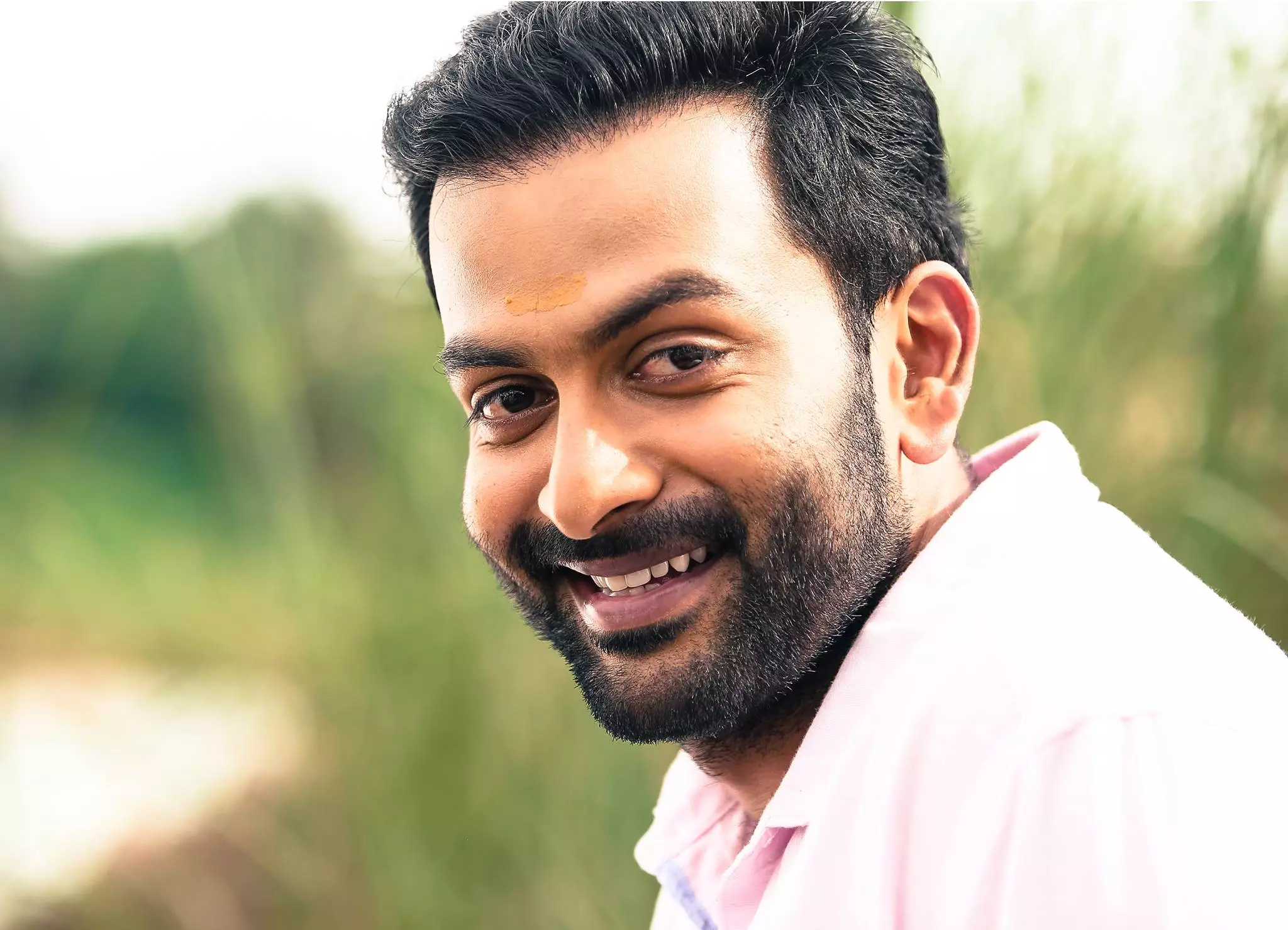 ആര്‍ക്കും പിന്തുണയില്ല, പോസ്റ്ററുകള്‍ വ്യാജമെന്ന് പൃഥ്‍വിരാജും നീരജ് മാധവും