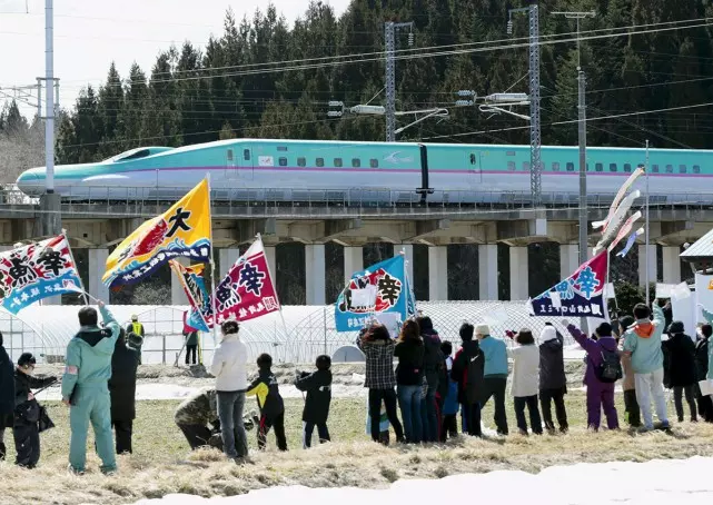 ജപ്പാനിലെ വടക്കന് ദ്വീപിലേക്ക് ആദ്യത്തെ അതിവേഗ ട്രെയിന് സര്വീസ് ജപ്പാനിലെ വടക്കന് ദ്വീപിലേക്ക് ആദ്യത്തെ അതിവേഗ ട്രെയിന് സര്വീസ്