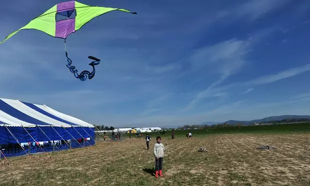 ഗ്രീസ് - മാസിഡോണിയ അതിര്ത്തിയിലെ അഭയാര്ഥികളെ ഔദ്യോഗിക ക്യാമ്പുകളിലേക്ക് മാറ്റുന്നു ഗ്രീസ് - മാസിഡോണിയ അതിര്ത്തിയിലെ അഭയാര്ഥികളെ ഔദ്യോഗിക ക്യാമ്പുകളിലേക്ക് മാറ്റുന്നു