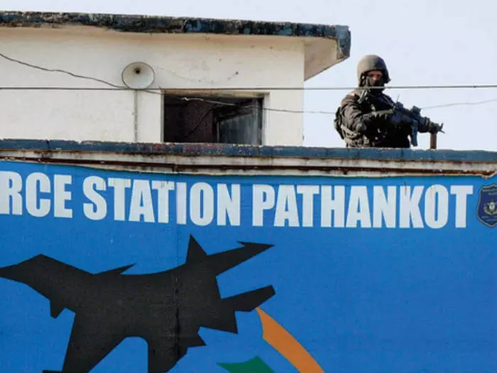 പാക് അന്വേഷണസംഘം പത്താന്ക്കോട്ട് വിമാനത്താവളത്തില് പാക് അന്വേഷണസംഘം പത്താന്ക്കോട്ട് വിമാനത്താവളത്തില്