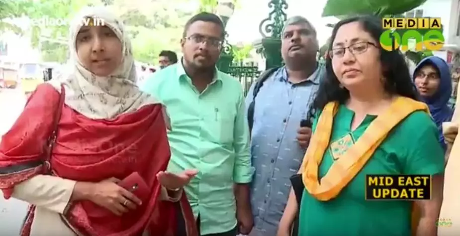 ഹാദിയയുടെ വീട്ടുതടങ്കല്: സര്ക്കാര് ഇടപെടല് ആവശ്യപ്പെട്ട് നിവേദനം ഹാദിയയുടെ വീട്ടുതടങ്കല്: സര്ക്കാര് ഇടപെടല് ആവശ്യപ്പെട്ട് നിവേദനം