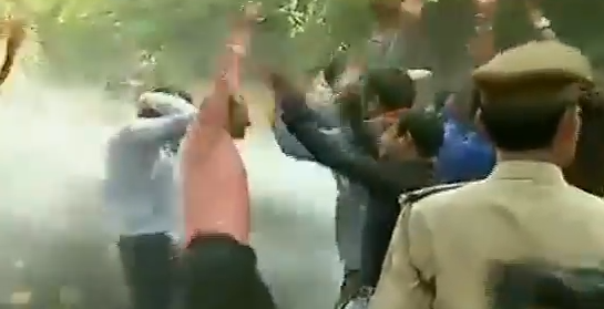 എകെജി ഭവനിലേക്ക് ബിജെപി പ്രവർത്തകർ നടത്തിയ മാർച്ച് അക്രമാസക്തമായി